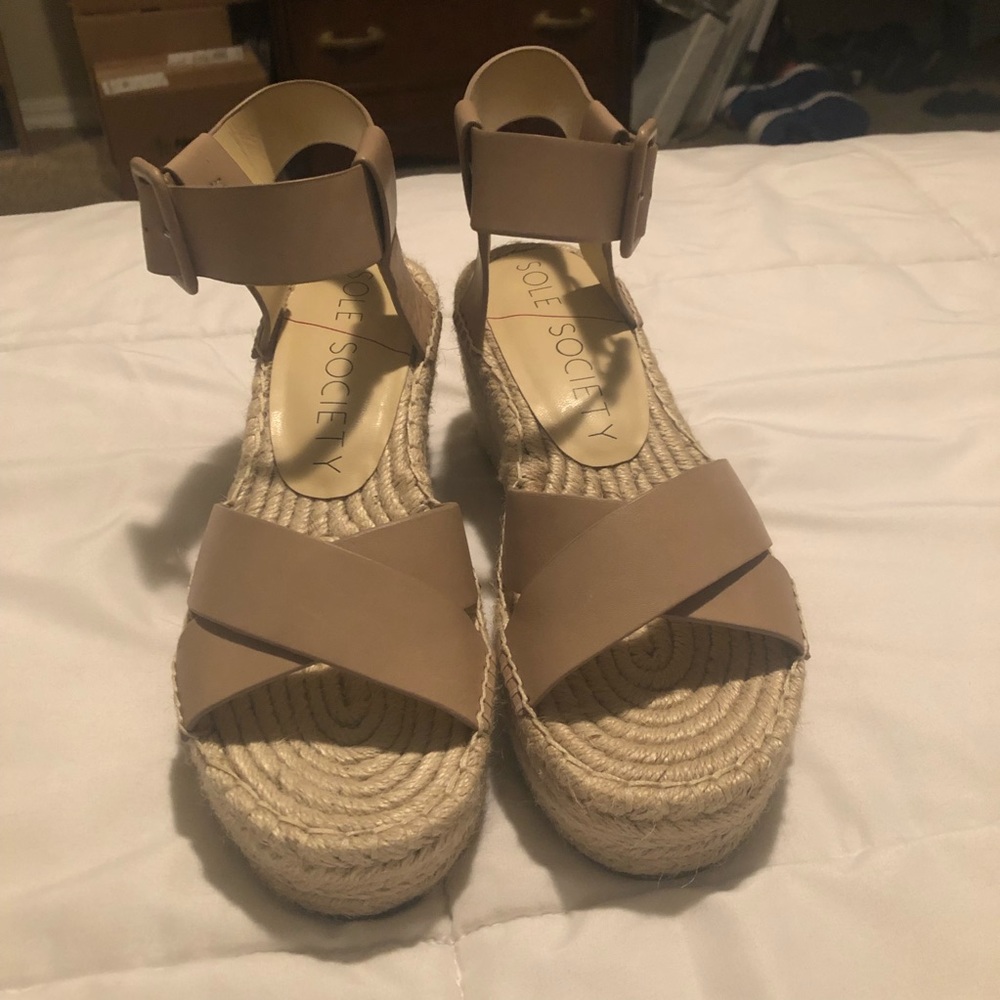 NEVER WORN nude sole society Audrina platform!